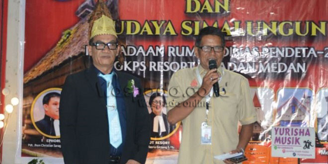 Jemaat dan pengurus GKPS Resort Teladan menggalang dana untuk rumah dinas pendeta