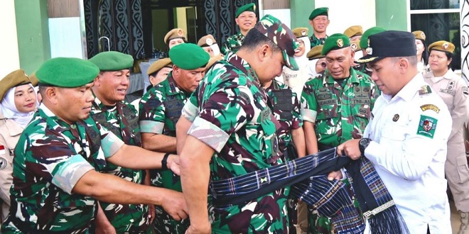 Penyambutan Pangdam I/Bukit Barisan di halaman Kantor Bupati Simalungun