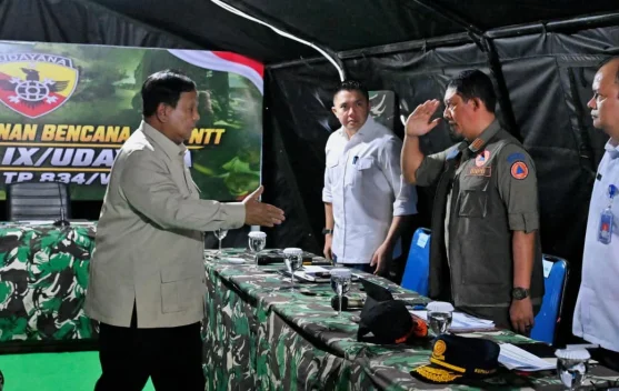 Ilustrasi gudang logistik bencana dan distribusi bantuan