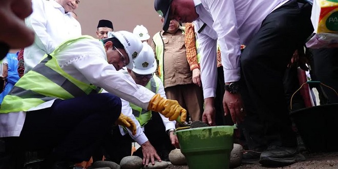 Peletakan batu pertama pembangunan MIN 5 Pidie Jaya oleh Menteri Agama