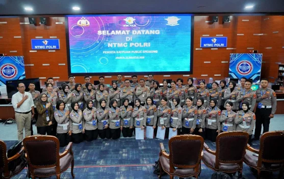 Personel Korlantas mengikuti pelatihan public speaking di Jakarta