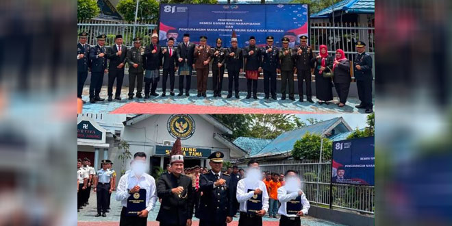 Pemberian remisi kepada warga binaan di Lapangan Lapas Tebingtinggi pada peringatan HUT RI ke-81