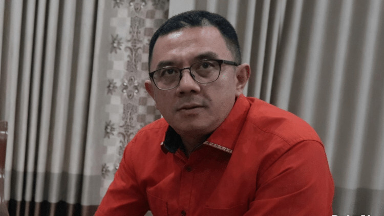Wakil Ketua DPRD Jatim Deni Wicaksono berdialog dengan warga di Pondok Pesantren Darussalam Trenggalek