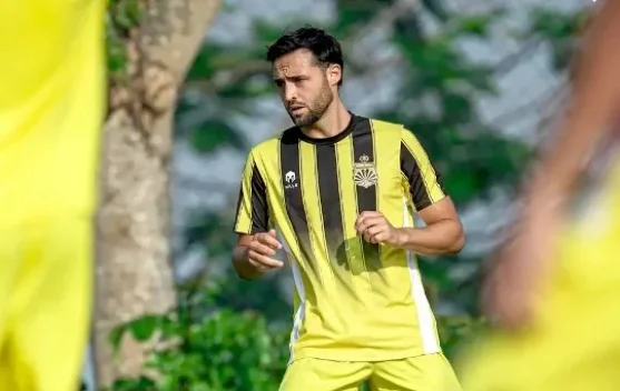 Kevin Sibille saat diperkenalkan sebagai pemain baru Bhayangkara FC
