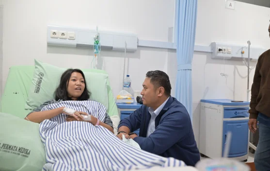 Petugas medis dan siswa dirawat setelah diduga keracunan makanan di SMK Negeri 6 Semarang