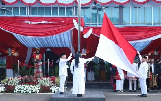 Penyerahan Satyalancana Karya Satya 30 Tahun kepada ASN di Kementerian PANRB