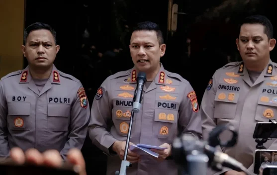 Personel gabungan Polda Metro Jaya dan TNI berjaga saat peringatan HUT RI di Jakarta