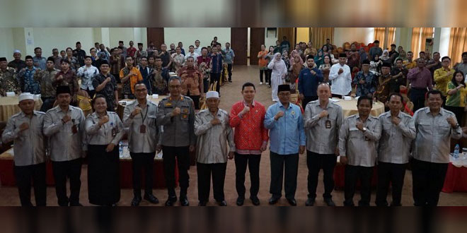 Dialog kerukunan FKUB Pematangsiantar di Siantar Hotel, peserta dan tokoh agama berdiskusi