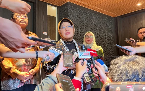 Kepala BPS Amalia Adininggar saat mendampingi pendataan Sensus Ekonomi 2026 di Jakarta