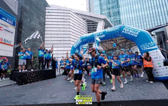 Peserta Geothermal Fun Walk & Run 2026 berlari di kawasan SCBD Jakarta