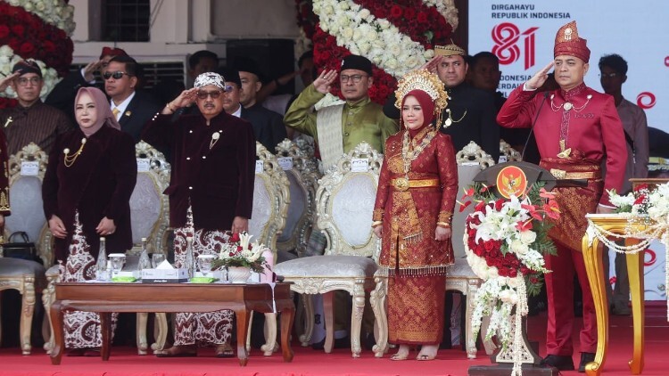 Upacara HUT ke-81 RI di Balai Kota Surabaya dengan tari kolosal dan Wali Kota Eri Cahyadi