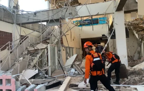 Peta lokasi episenter gempa 7,7 NTT dan jalur Flores Back-Arc Thrust
