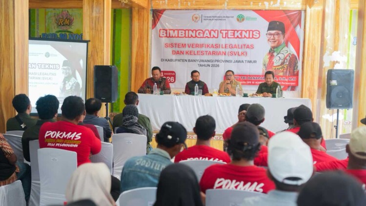 Sonny T. Danaparamita saat bicara dalam bimbingan teknis SVLK di Banyuwangi