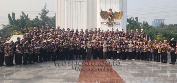 Keluarga Besar FKPPI Sumut saat ziarah di Taman Makam Pahlawan Kalibata