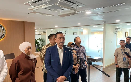 Ilustrasi pendaftaran bantuan sosial digital dengan verifikasi wajah