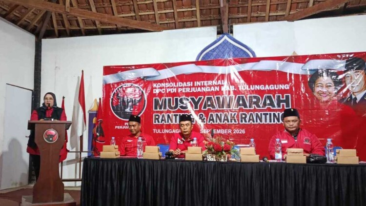 Pelantikan pengurus PDI Perjuangan Kecamatan Pagerwojo di Agrowisata Kahyangan