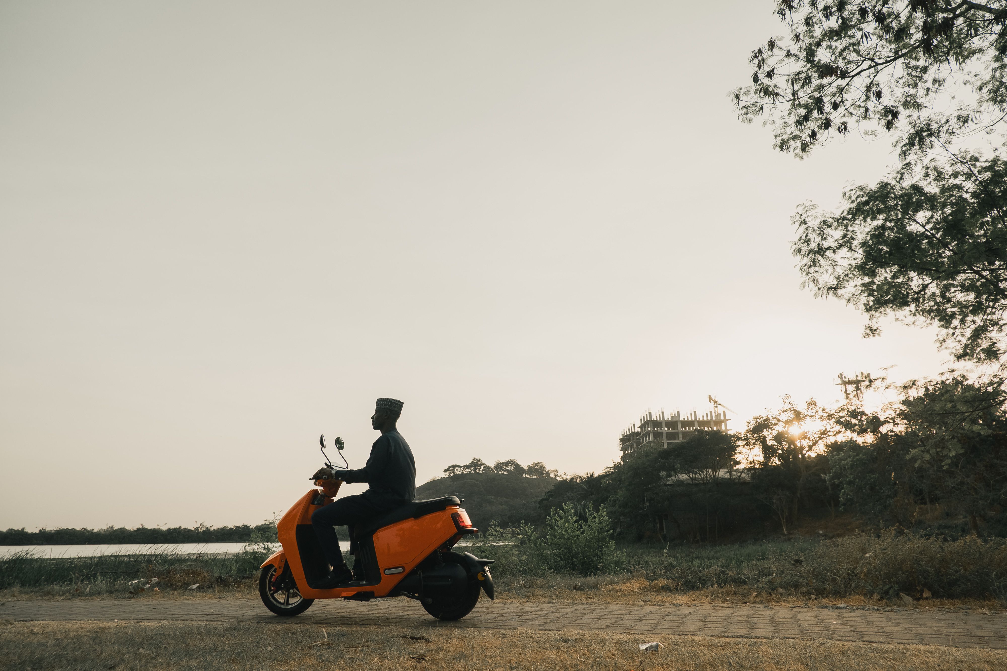 Ilustrasi motor listrik untuk mobilitas harian di perkotaan