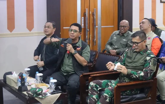 Pesawat OMC di Pondok Cabe bersiap menurunkan hujan untuk mereduksi abu vulkanik Anak Krakatau