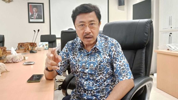 Ilustrasi petugas RT RW melakukan pendataan bantuan sosial di lingkungan warga