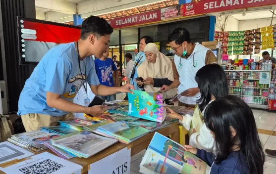 Mendikdasmen Abdul Mu’ti berbicara di webinar Hari Aksara Internasional 8 September 2026