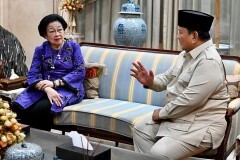 Presiden Prabowo mengunjungi kediaman Megawati di Jalan Teuku Umar untuk menyampaikan takziah