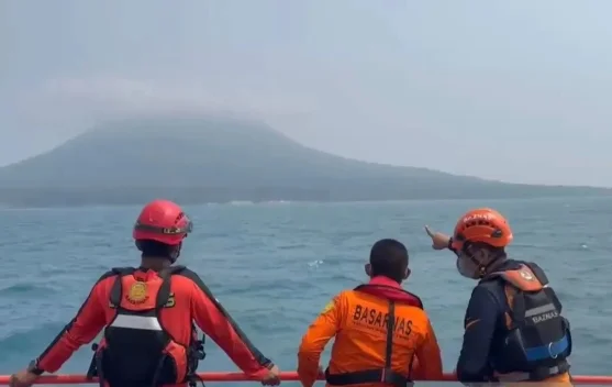 Tim SAR menyisir perairan Selat Sunda mencari korban kapal jurnalis
