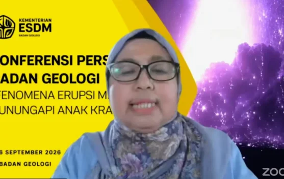 Pemandangan Gunung Anak Krakatau menunjukkan perubahan morfologi pasca erupsi 2018