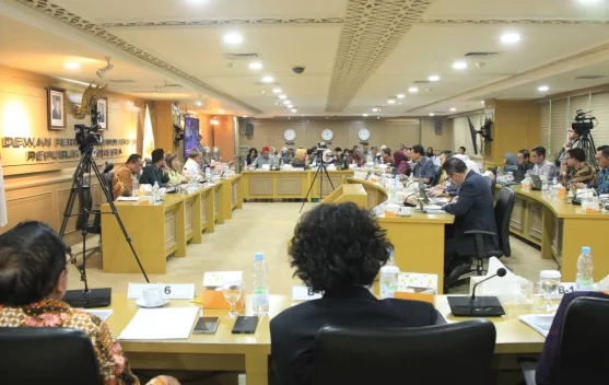Rapat Komite II DPD dengan BUMN perhubungan membahas konektivitas nasional dan akses 3TP