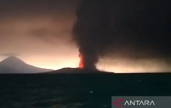 Pantauan Gunung Anak Krakatau dan Gunung Sinabung oleh Badan Geologi