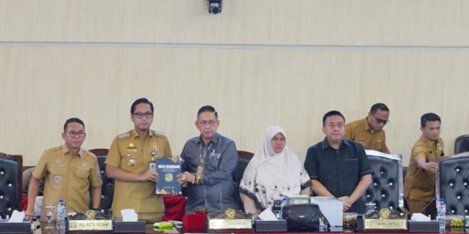 Wali Kota Medan menyampaikan Nota Keuangan Ranperda APBD 2027 di rapat paripurna DPRD Medan
