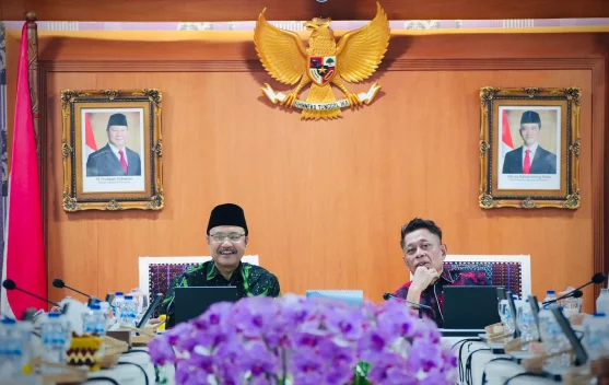Ilustrasi kanal pengaduan WhatsApp Kemensos untuk Sekolah Rakyat