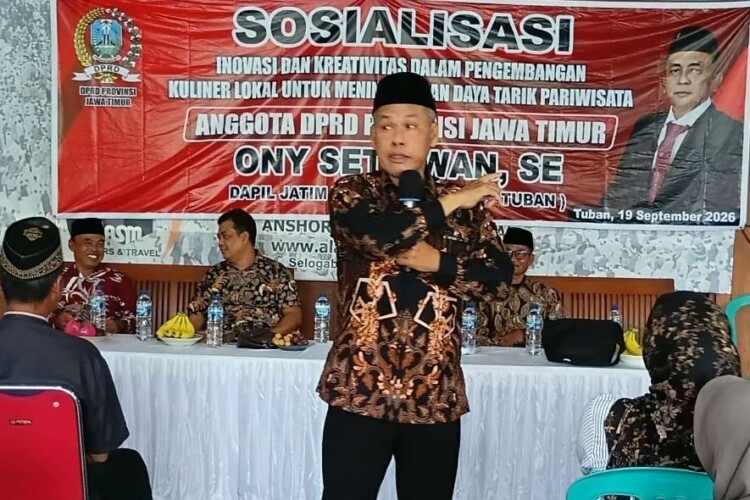 Peserta sosialisasi inovasi kuliner di Tuban mengikuti pemaparan tentang digitalisasi dan perizinan UMKM