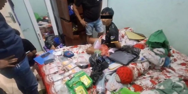 Barang bukti sabu dan tiga tersangka diamankan di Mapolrestabes Medan