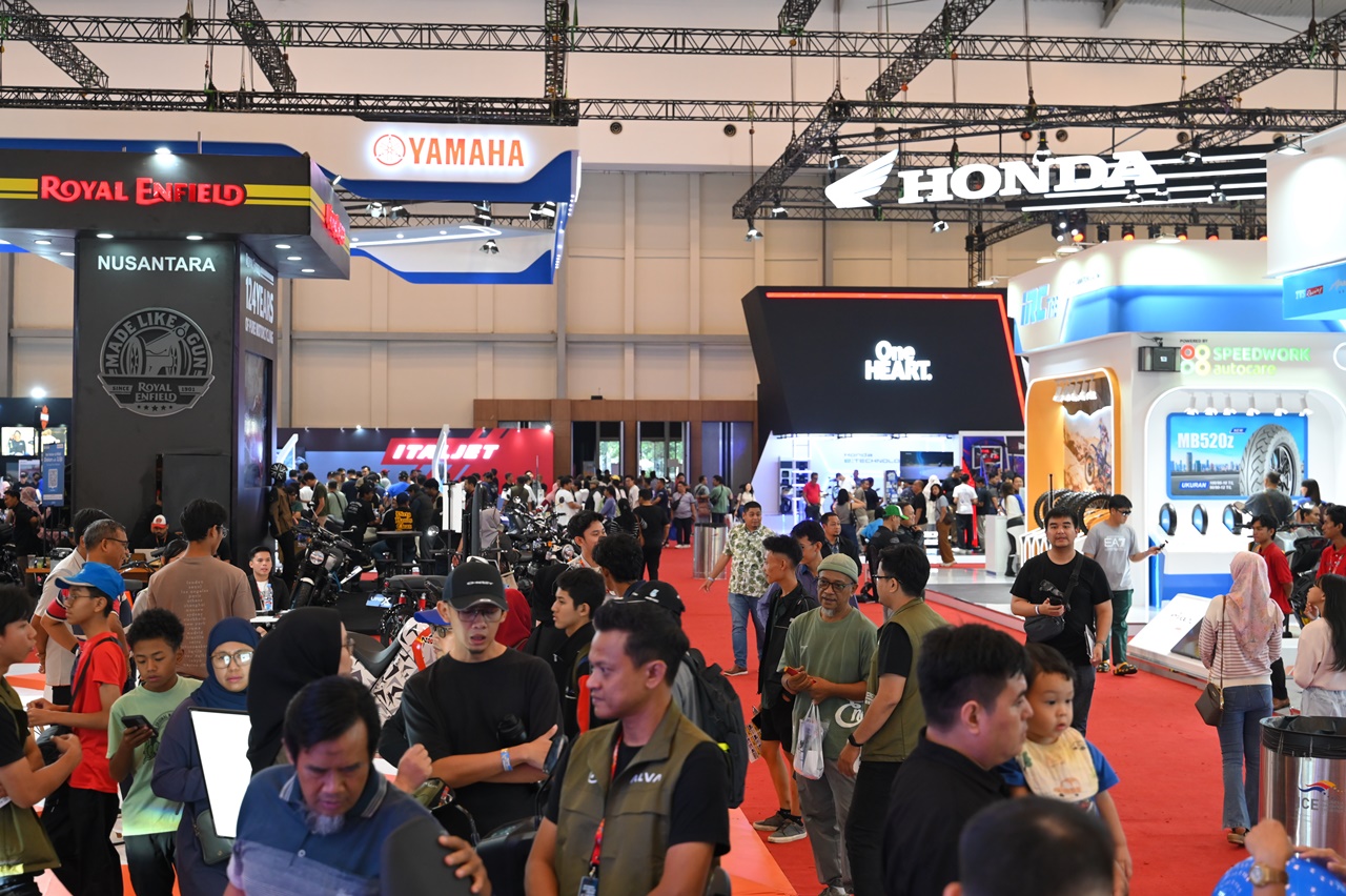 Banner IMOS 2026 pameran sepeda motor di ICE BSD City, Tangerang Selatan