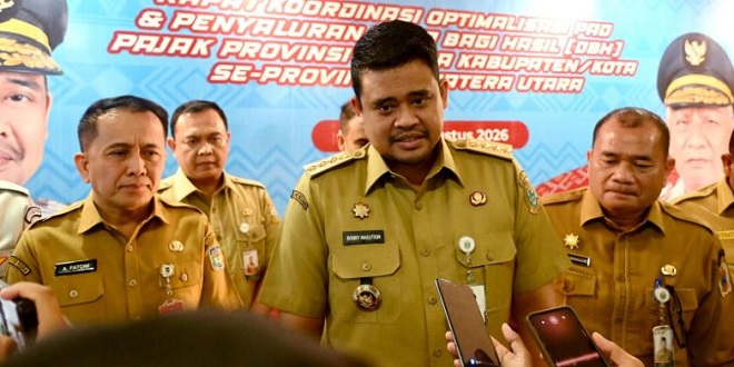 Gubernur Sumatera Utara Bobby Nasution berbicara pada rakor optimalisasi PAD di Aula Raja Inal Siregar