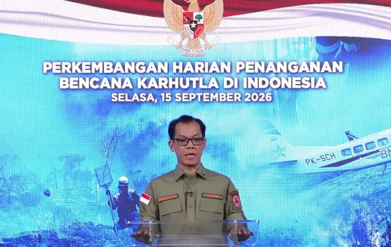Asap dan upaya pemadaman kebakaran hutan di Kalimantan Barat