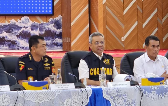Menteri Keuangan dan Menteri Pertanian memaparkan penindakan impor beras ilegal di Jakarta