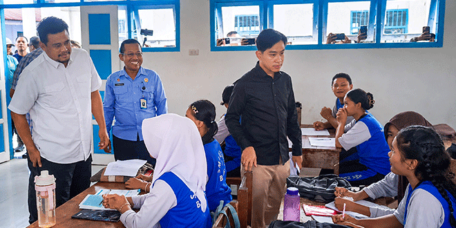 Wapres Gibran dan Gubernur Bobby meninjau rehabilitasi SMA Negeri 1 Barus pascabencana
