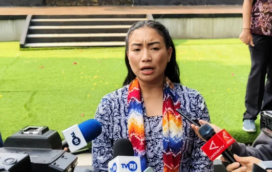 Rahayu Saraswati mengunjungi Anjungan Kalimantan Selatan di TMII
