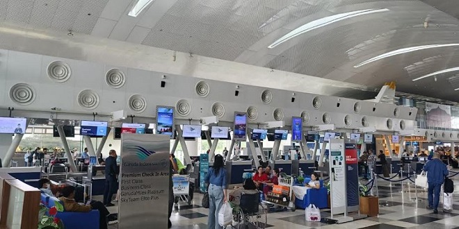 Bandara Kualanamu penumpang menunggu di terminal saat penerbangan kembali normal