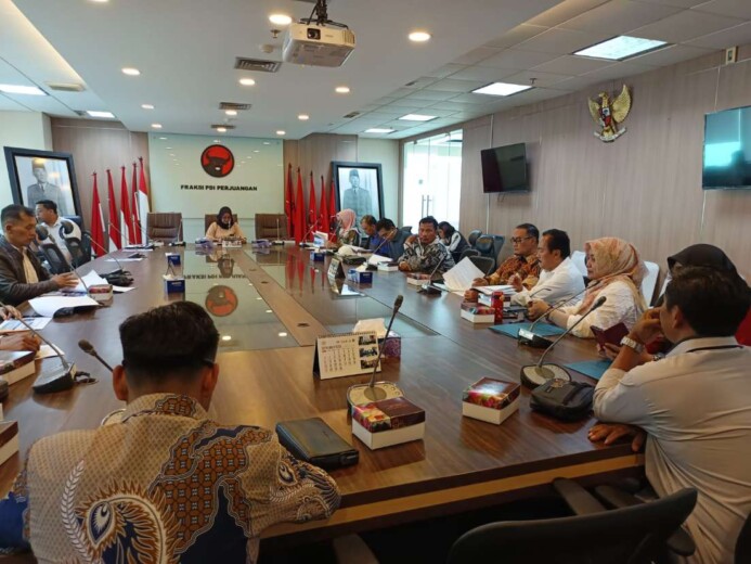 Rombongan DPRD Magetan dan perwakilan peternak berangkat ke Jakarta