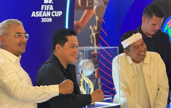 Stadion Si Jalak Harupat tampak tribun dan lapangan siap untuk pertandingan internasional