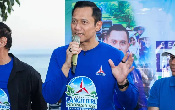 AHY dan kader Partai Demokrat pada aksi Gerakan Langit Biru