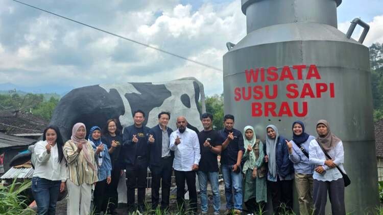 Peternakan sapi perah dan aktivitas pengolahan susu di Dusun Brau, Kecamatan Bumiaji, Kota Batu