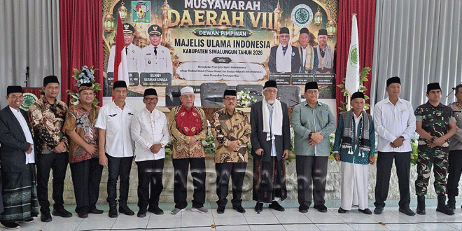 Foto H. Ikhwanuddin Nasution bersama pengurus MUI Simalungun setelah penetapan
