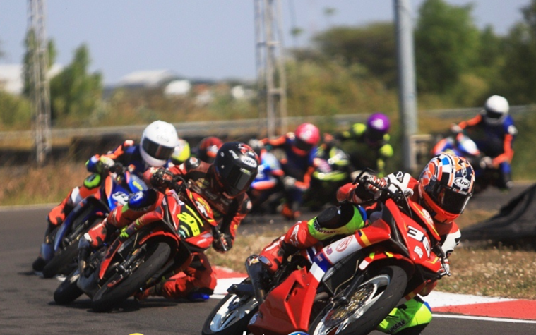 Area paddock Repsol di Superprix Seri 4 Surabaya