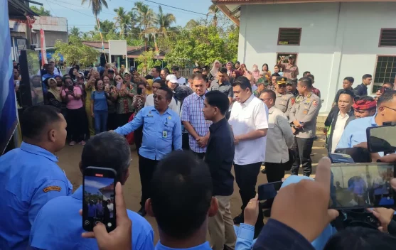 Wapres meninjau kondisi kelas di SMAN 1 Barus pascabanjir bandang