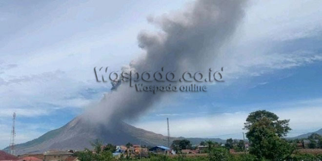 Tim medis dan posko kesehatan Dinkes Sumut tangani dampak erupsi Gunung Sinabung di Karo