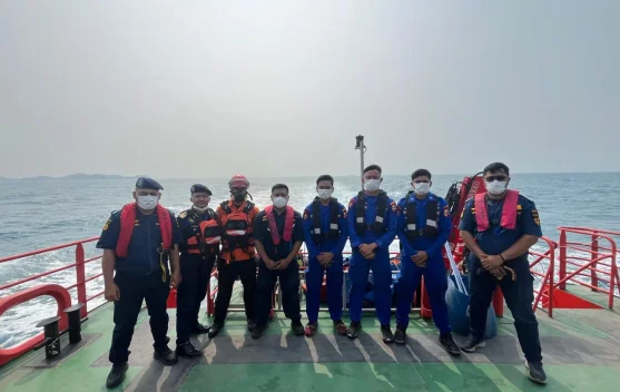 Kapal tim SAR menyisir perairan Selat Sunda saat pencarian jurnalis hilang kontak