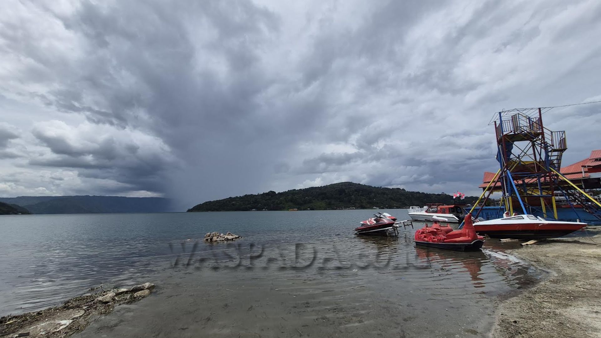 Panorama Pantai Libra Muara sebagai lokasi Open Water Swimming Muara–Sibandang di Danau Toba